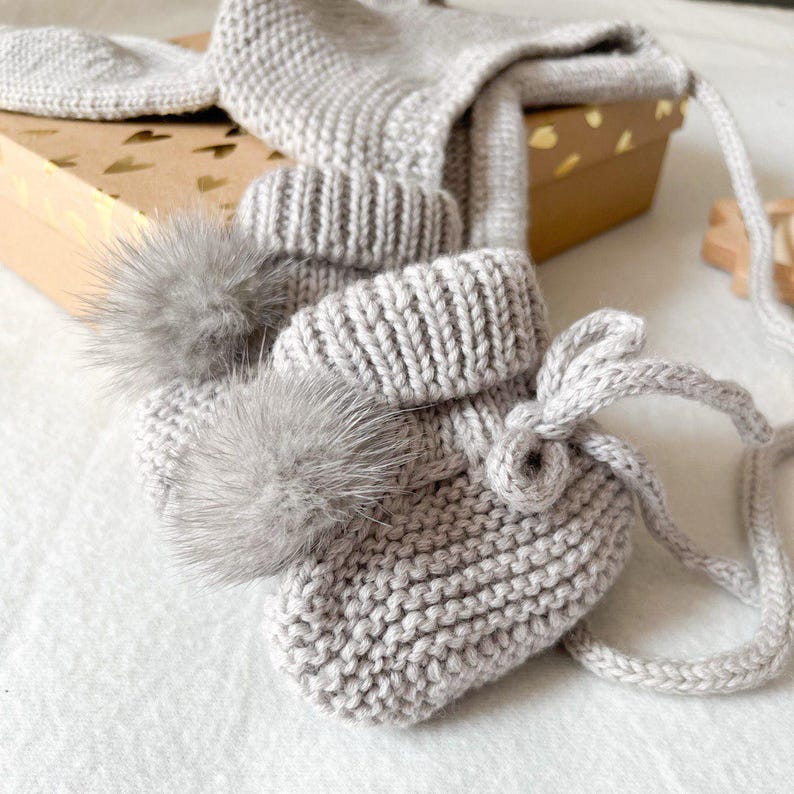 Newborn Merino Wool Bunny Set – Hand-Knitted Hat & Booties